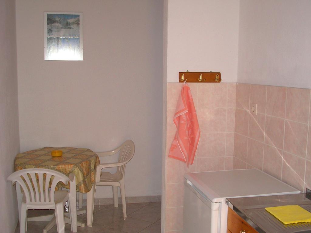 Apartments Ziogas Paralía Skotínis Стая снимка